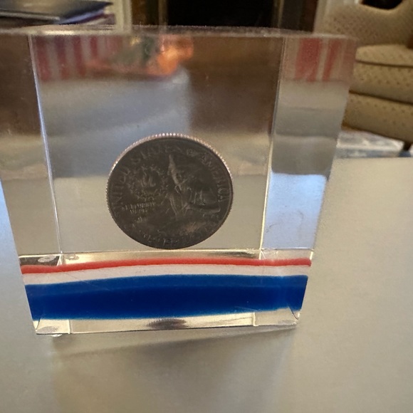 Vintage Lucite Coin Cube Paperweight 1976 bicentennial Quarter B. C. H. Plastics - Picture 2 of 6